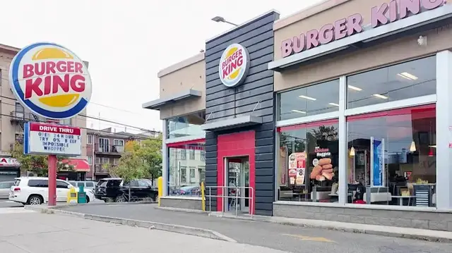 Video thumbnail for Hammer-wielding attackers strike 2 men in head outside Dyker Heights Burger King
