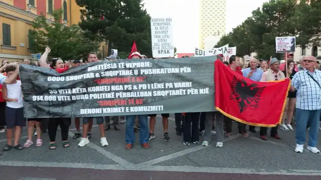 Video thumbnail for Albania: Albanian protesters mark 30th day of rally against Trump-linked resort project.