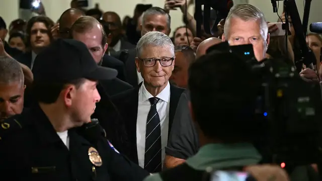 Video thumbnail for Bill Gates says Epstein may have considered blackmailing him over affairs