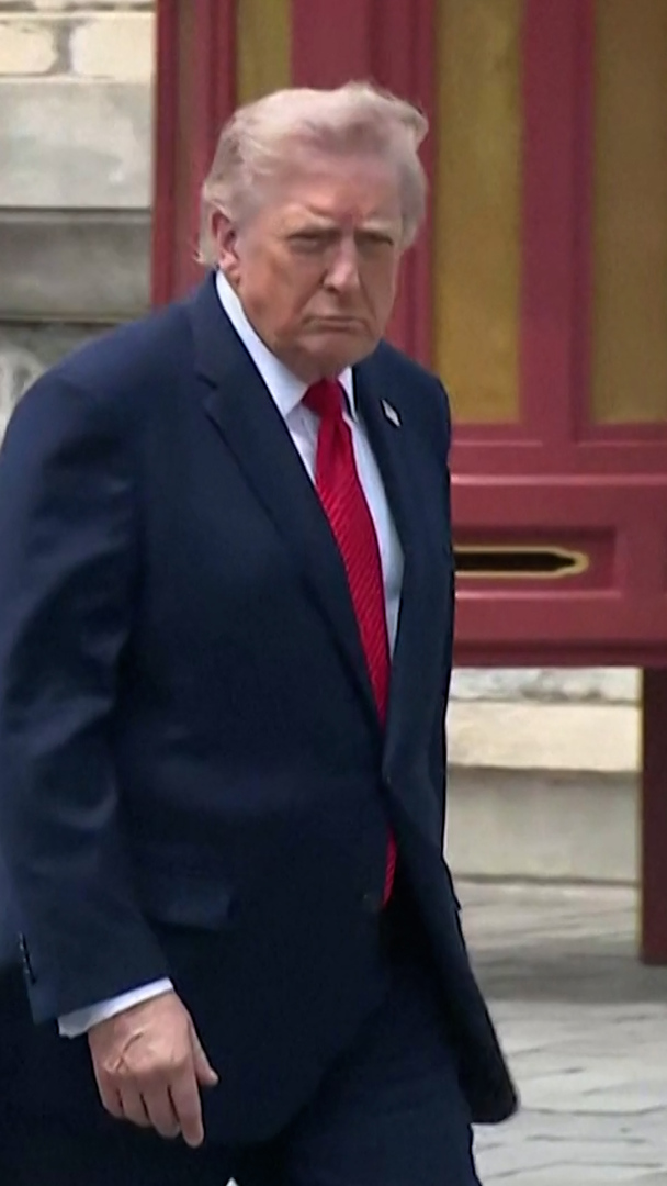 Video thumbnail for Trump praises China as he ignores question about Taiwan