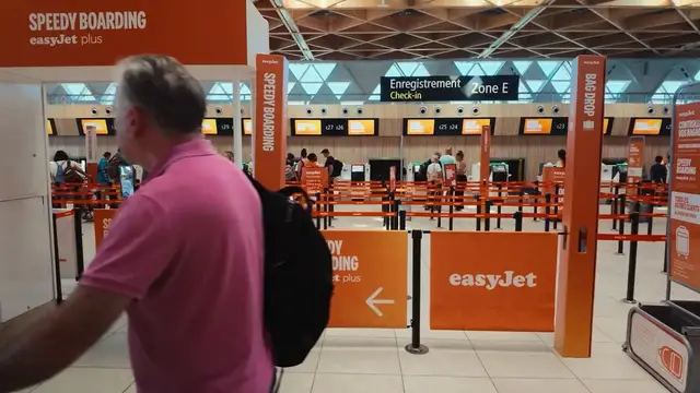 Video thumbnail for France: EasyJet cabin crew strike disrupts flights across France.