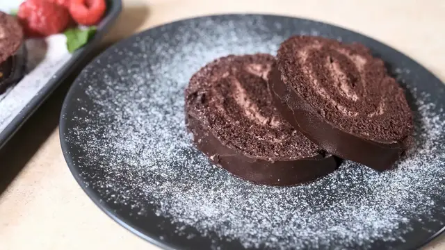 Video thumbnail for Delicious Chocolate Swiss Roll Recipe