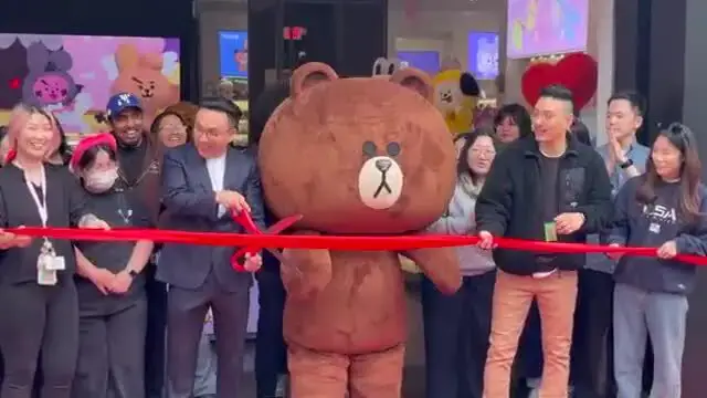 'Video thumbnail for Line Friends Square Ribbon Cutting & Store Tour - Universal Studios Hollywood'