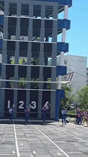 Video thumbnail for Firefighter Ladder Sprint Finals on Training Tower