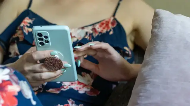 Video thumbnail for How PopSockets Went From A Garage Project To A Household Name