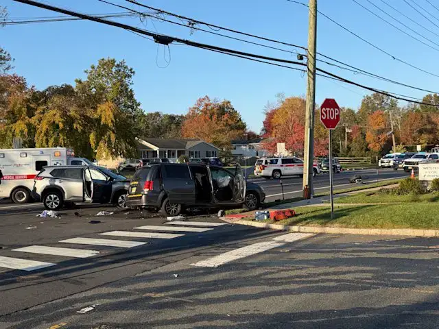 Video thumbnail for Driver critically injured, child hospitalized after 3-vehicle crash in Hillsborough