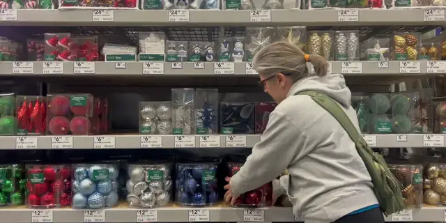 'Video thumbnail for The STUNNING new way homeowners are transforming their porch railings for Christmas!'