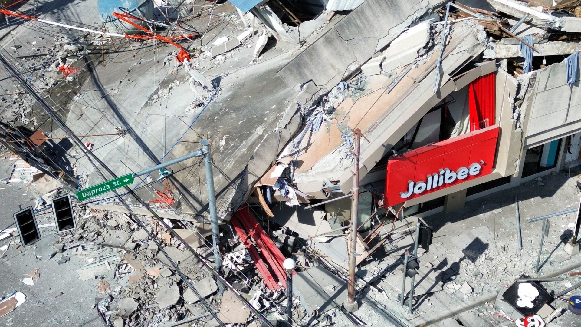 Video thumbnail for Powerful 7.8 magnitude earthquake hits Philippines, killing more than 30 people
