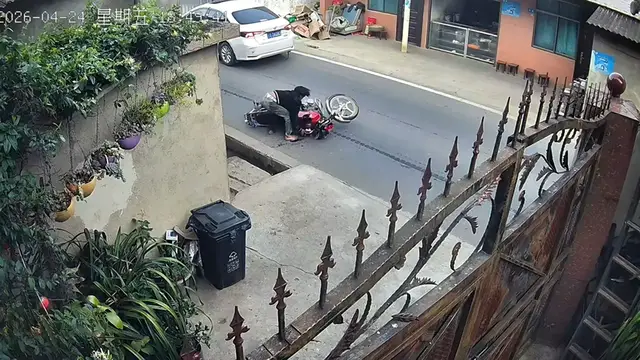 Video thumbnail for Motorcyclist Falls Into Canal After Crash in Jiangsu
