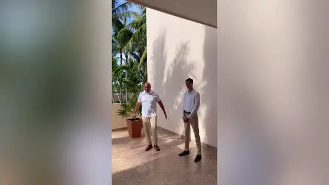 Video thumbnail for Stepdad Can't Hold Back Emotions During Stepdaughter's First Look On Wedding Day | Happily TV