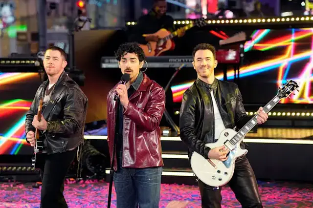 Video thumbnail for Jonas Brothers and Bruno Mars headline packed weekend of concerts in NY/NJ