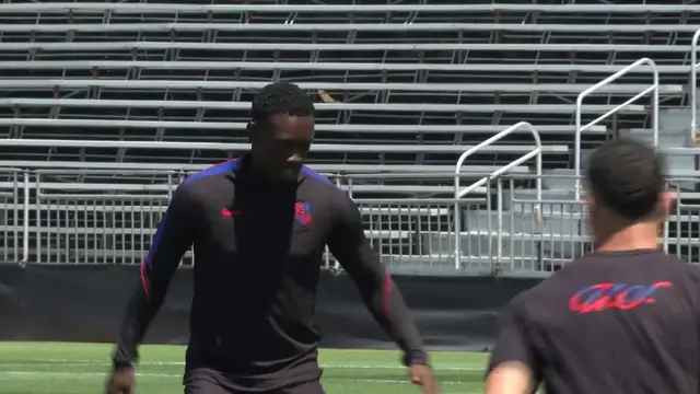 Video thumbnail for US: US national football team holds final training session ahead of Türkiye World Cup match.
