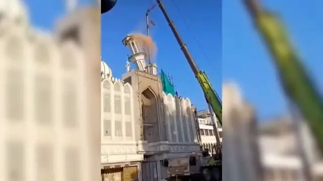 Video thumbnail for Minaret of Indian mosque collapses during controversial demolition