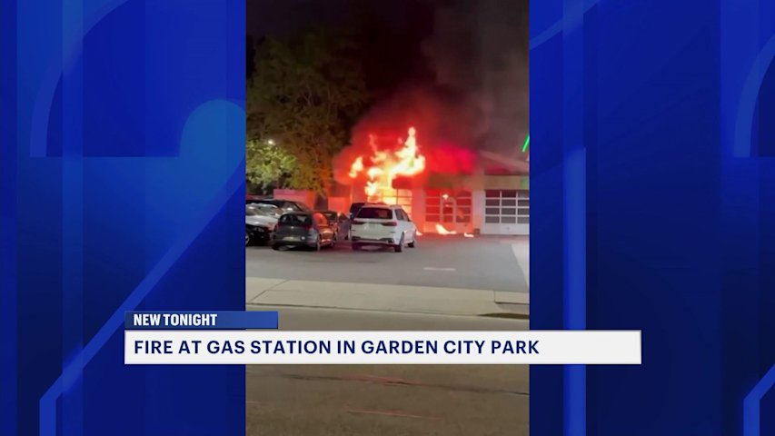 Video thumbnail for Fire erupts at BP Gas station in Garden City Park