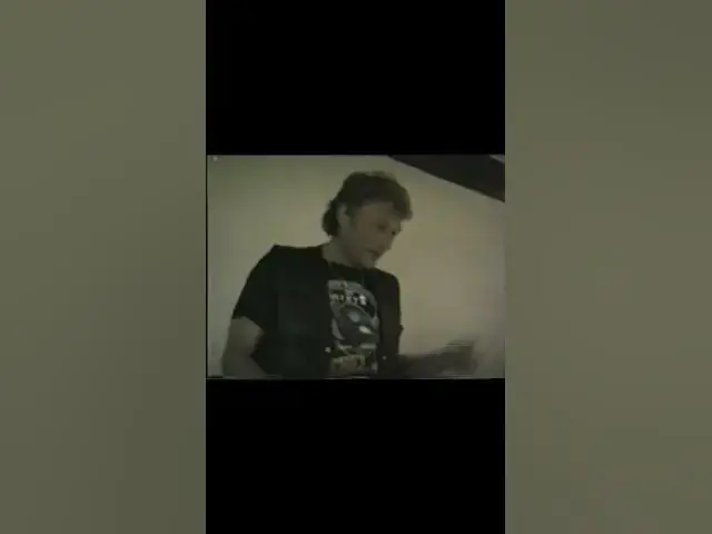 'Video thumbnail for Johnny Hallyday "Santa Lucia" Dans la cuisine'