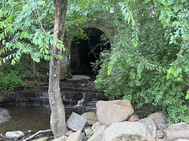 Video thumbnail for Dozens of girls located after exploring sewer system in Nyack