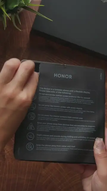'Video thumbnail for WOW! Honor Magic V5 Unboxing'