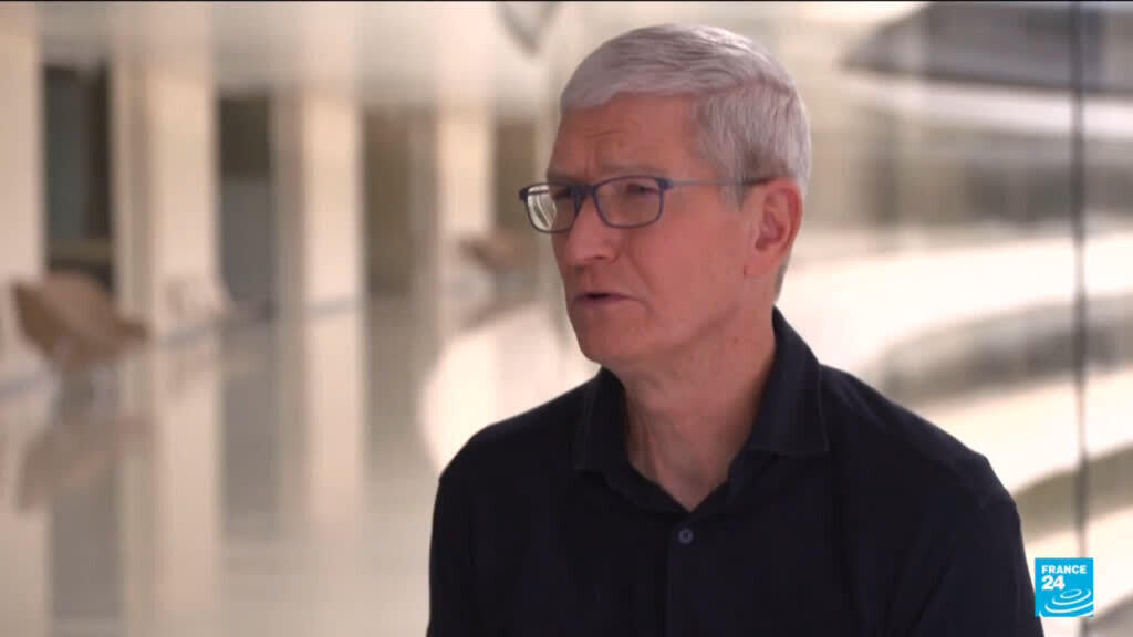 Video thumbnail for Apple's Tim Cook steps down: John Ternus names as new CEO