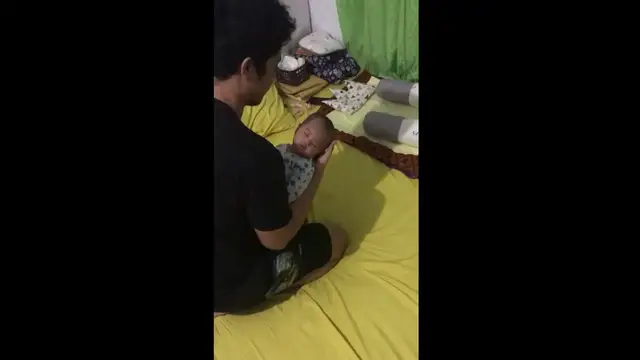 Video thumbnail for Sleeping Baby Gets a Surprise When Dad Starts Sneezing
