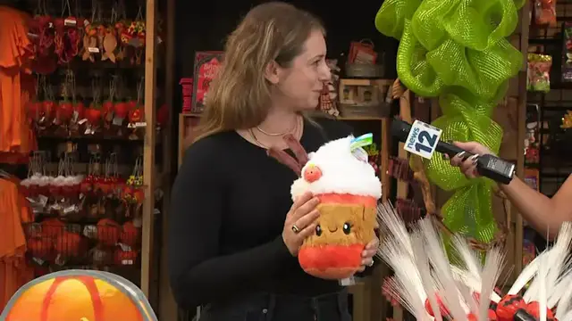 Video thumbnail for Great Jack O'Lantern Blaze returns to Westchester with 7,000 pumpkins and longest trail yet