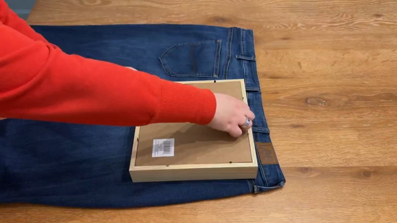 Video thumbnail for Put a picture frame on your jeans (this is GENIUS!)