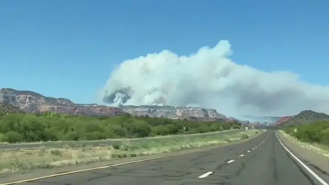 Video thumbnail for US: Pocket Fire Surges Near Sedona, Arizona.