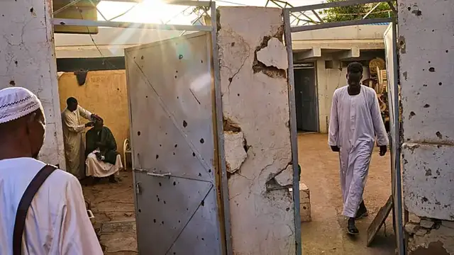Video thumbnail for Displaced families and hospitals struggle as Sudan's war ravages El-Obeid