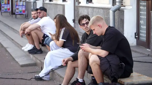 'Video thumbnail for Ukraine eases martial law, allowing men aged 18-22 to travel despite ongoing war'