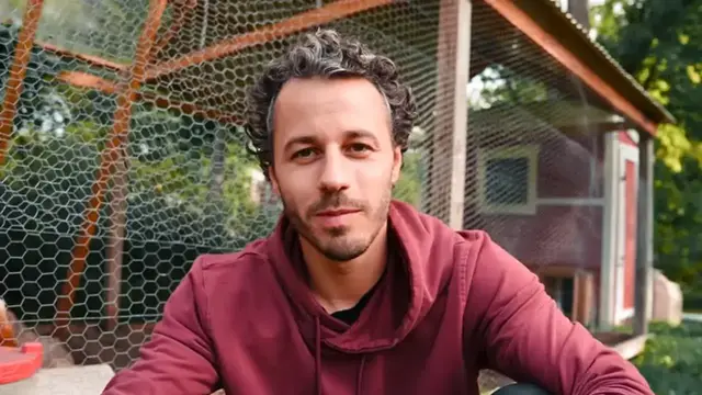 Video thumbnail for gabe bult: escaping the american dream: time & location freedom