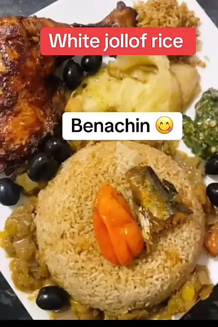 Video thumbnail for White Jollof Rice with Chicken, Vegetables, Olives & Spinach Sauce