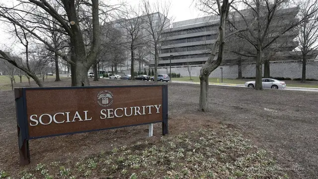 Video thumbnail for Social Security shelves plan that risked cutting benefits: Report