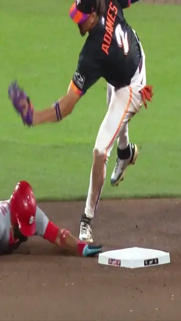 'Video thumbnail for Patrick Bailey THROWS OUT Victor Scott II Trying to Steal!'