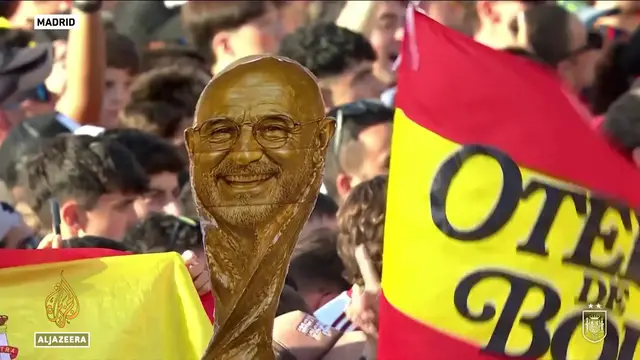Video thumbnail for Spain: World Cup winners celebrate with a victory parade in Madrid