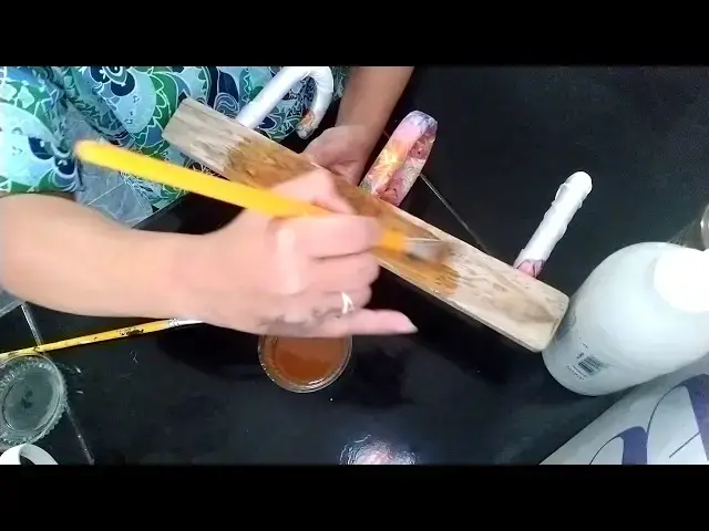 Video thumbnail for Como fazer Verniz de Café e Cola Branca