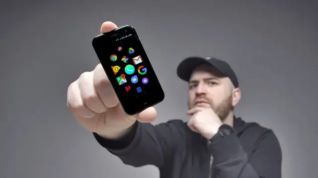 Video thumbnail for The Palm Phone actually fits in your palm