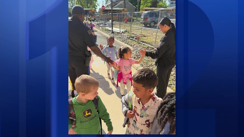 Video thumbnail for Jersey Proud: Students in Pennsauken take part in special police visits every Friday