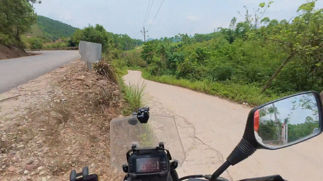 Video thumbnail for Motorcycle rider crashes on rural cliffside road in Guangxi, China