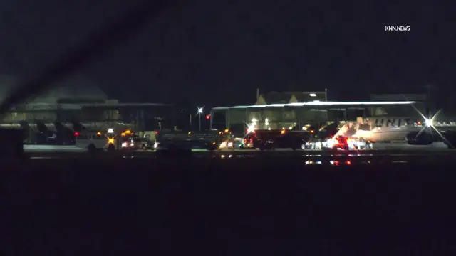 Video thumbnail for US, Phoenix: Glendale United Airlines Flight Makes Emergency Landing At Luke Air Force Base.