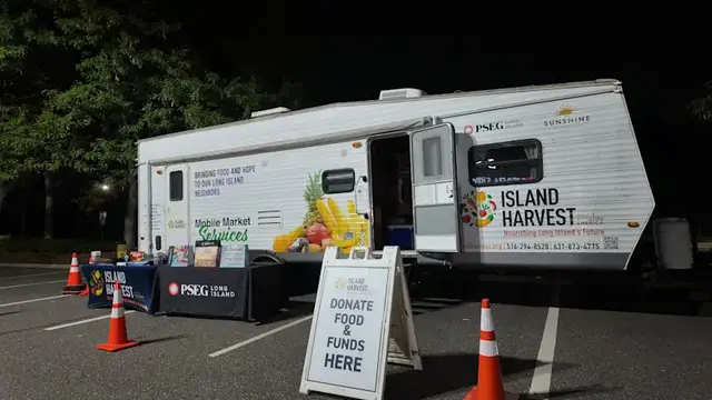 Video thumbnail for Power to Feed food collection drive comes to Woodbury
