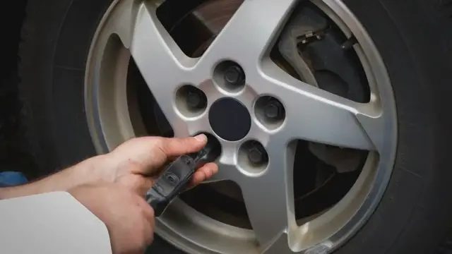 Video thumbnail for Why is my AC in my car not blowing cold air after a recharge?