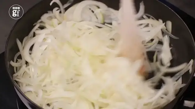 Video thumbnail for Caramelised onions