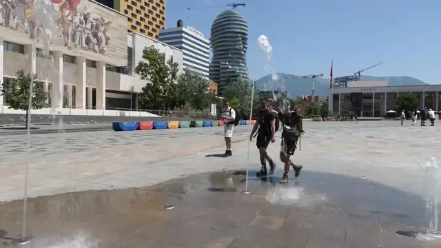 Video thumbnail for Albania: Albania faces high temperatures as residents cool off in parks.