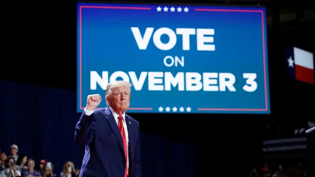 Video thumbnail for Trump faces hecklers, talks Iran war and Roger Clemens at Texas rally