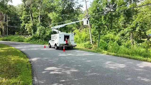 Video thumbnail for South Salem residents continue dealing with outages after severe storm