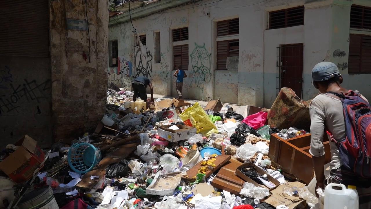 Video thumbnail for Cuba: Energy crisis, waste collection problems strain daily life in Havana.
