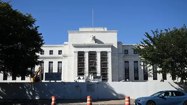 Video thumbnail for US: Construction continues at Federal Reserve’s Eccles Building in Washington.