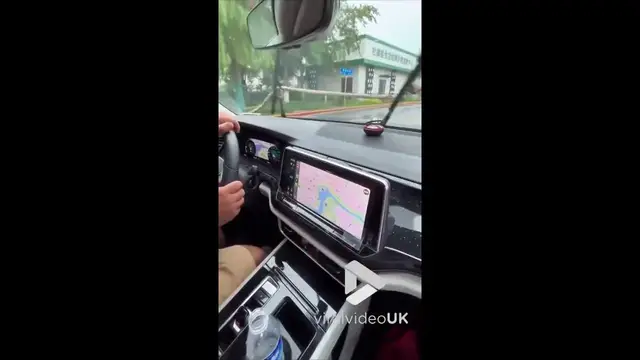 'Video thumbnail for VV5000 Passengers operate broken wipers by hand using ropes'