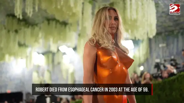 Video thumbnail for Kim Kardashian breaks down in tears over health scare