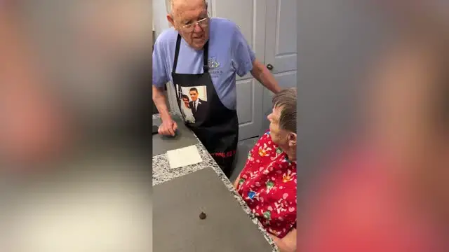 Video thumbnail for Lady Battling Alzheimer's Lights Up When She Realizes Wedding Photo On Husband's Apron Is Of Her | Happily TV