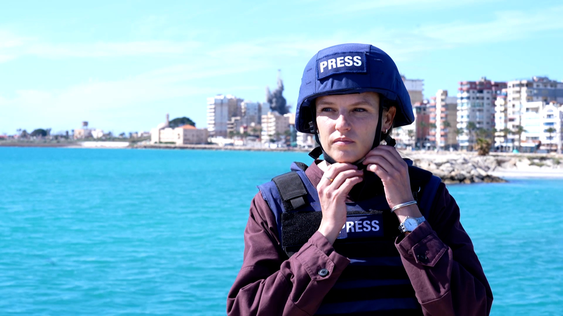 Video thumbnail for Israeli strike hits Tyre during Al Jazeera report